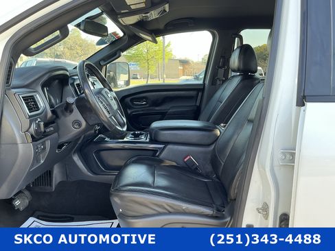Used 2018 Nissan Titan SL w/ Midnight Edition image 11