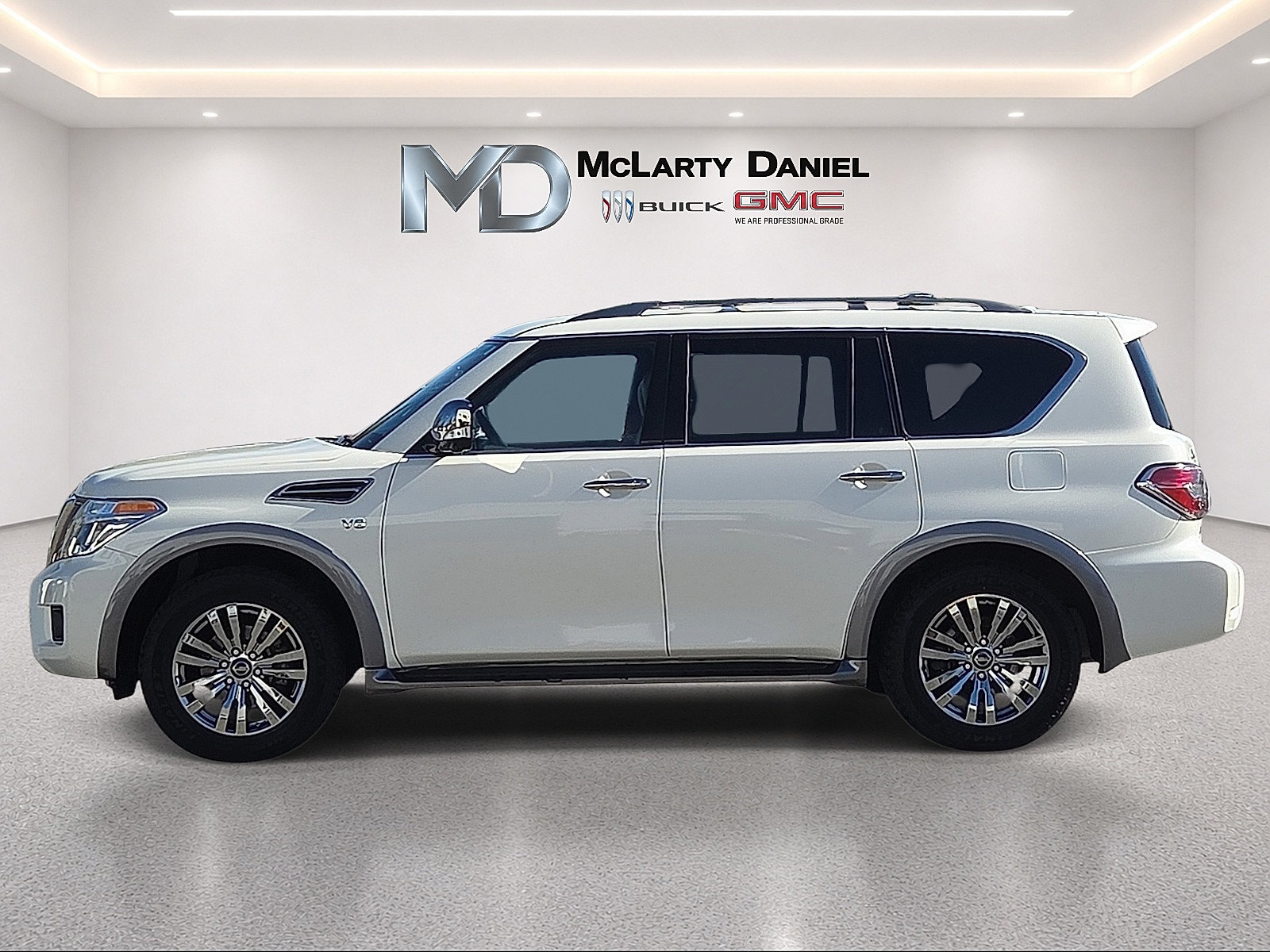 Used 2018 Nissan Armada Platinum w/ Captain Seat Package RWD image 2