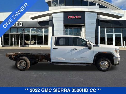 Used 2022 GMC Sierra 3500 Pro w/ Convenience Package image 3