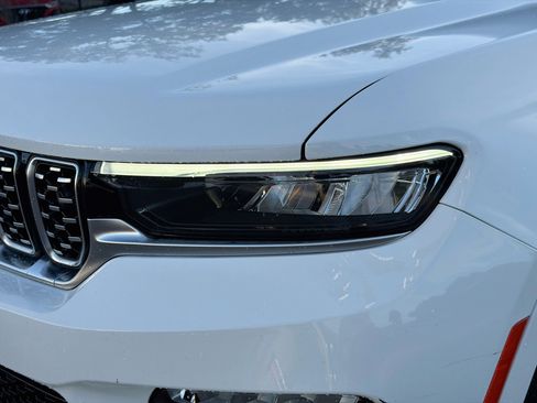 Used 2022 Jeep Grand Cherokee Summit AWD/4WD image 8