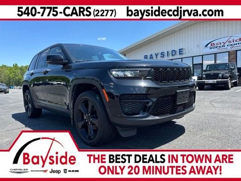 Used 2023 Jeep Grand Cherokee Altitude AWD/4WD image 1