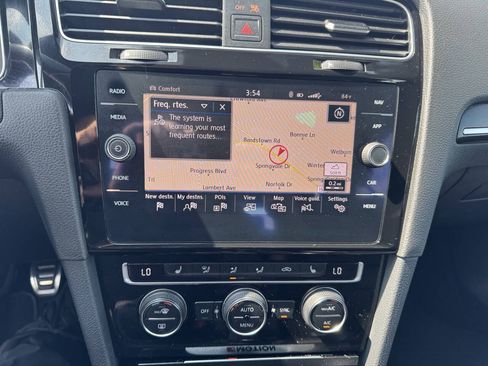 Used 2018 Volkswagen Golf 4-Door AWD/4WD image 34