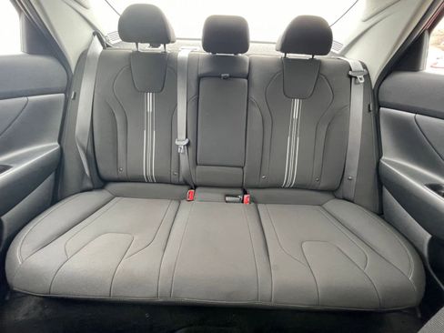 Used 2025 Hyundai Elantra SEL image 40