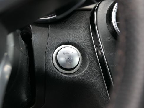 Used 2019 Mercedes-Benz GLC 300 w/ AMG Line image 18