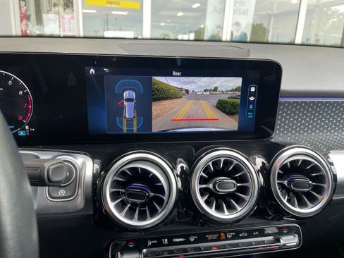 Used 2024 Mercedes-Benz GLB 250 image 18