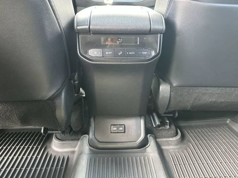 Used 2024 Toyota Highlander XLE FWD image 21