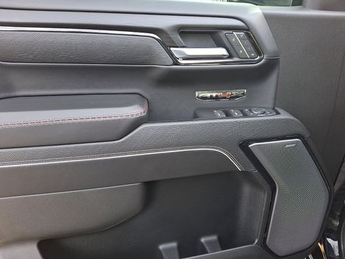 Used 2025 GMC Sierra 1500 AT4X image 12