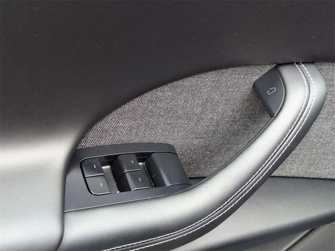 Used 2024 Tesla Model X image 10