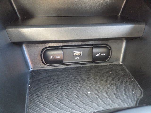 Used 2025 Kia Soul LX w/ LX Technology Package FWD image 26