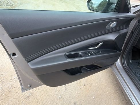 Used 2024 Hyundai Elantra Limited image 14