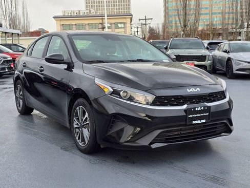 Used 2024 Kia Forte LXS image 9