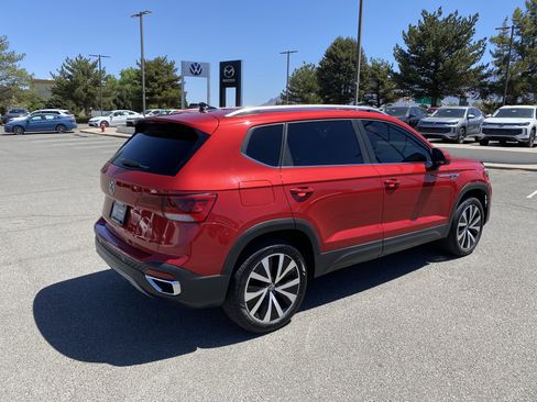 Certified 2023 Volkswagen Taos SE w/ Panoramic Sunroof Package FWD image 52