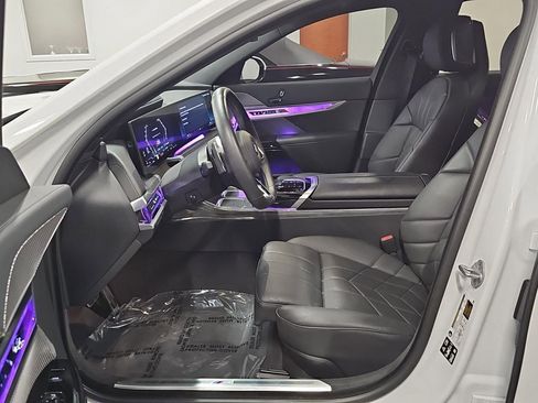 Used 2024 BMW 760i xDrive image 12