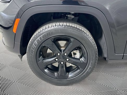 Certified 2025 Jeep Grand Cherokee L Altitude AWD/4WD image 14