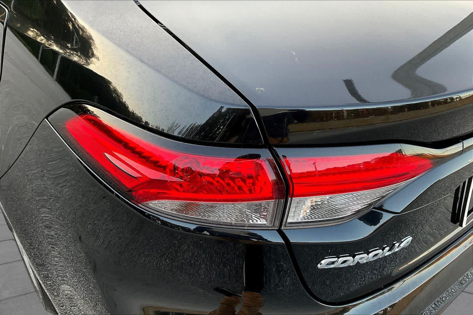 Used 2021 Toyota Corolla LE FWD image 28