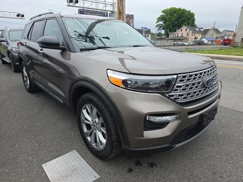 Used 2021 Ford Explorer Limited w/ Equipment Group 301A AWD/4WD image 3