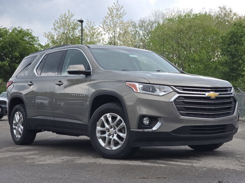 Used 2019 Chevrolet Traverse LT FWD image 2