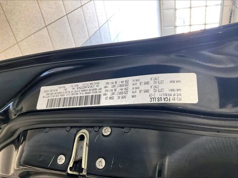 Used 2019 Jeep Cherokee Latitude Plus w/ Comfort/Convenience Group image 34