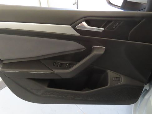 New 2026 Volkswagen Jetta SE FWD image 11
