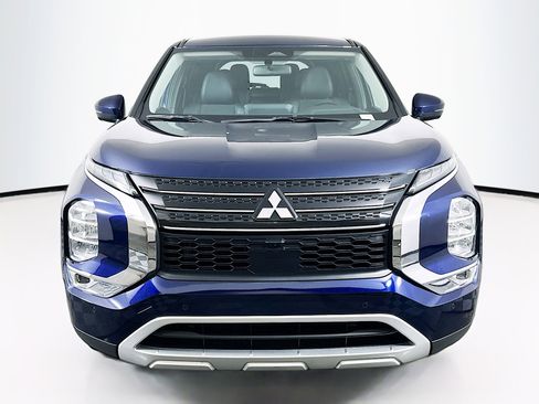 Used 2024 Mitsubishi Outlander SE image 2