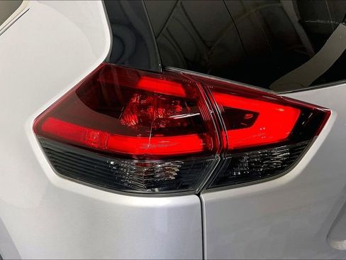 Used 2018 Nissan Rogue SL w/ Premium Package AWD/4WD image 40