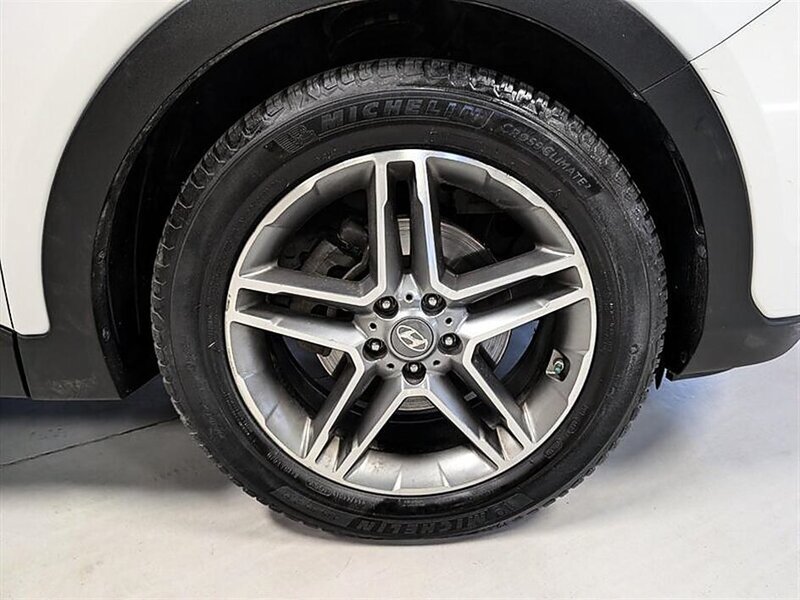 Used 2017 Hyundai Santa Fe FWD image 12