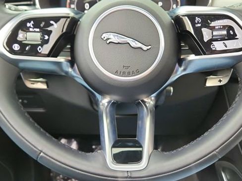 Used 2025 Jaguar F-PACE R-Dynamic S image 40