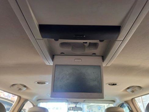 Used 2011 Volkswagen Routan SEL FWD image 39