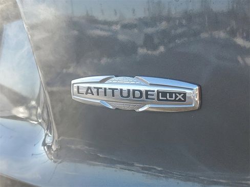 Used 2022 Jeep Cherokee Latitude Lux w/ Sun & Sound Group image 6