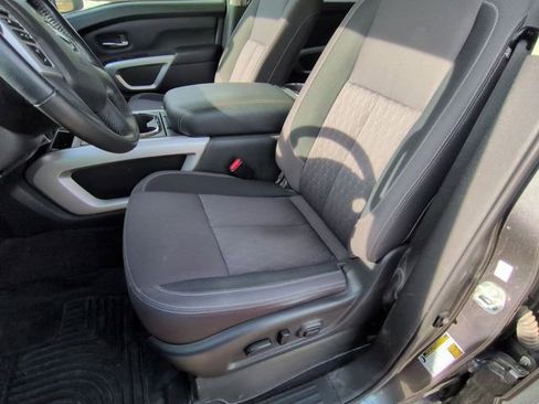 Used 2021 Nissan Titan SV w/ SV Convenience Package image 11
