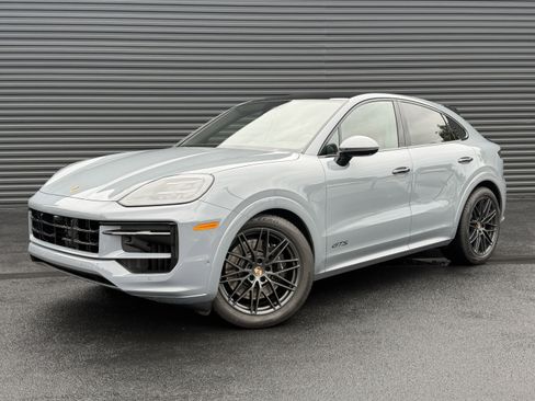 Certified 2025 Porsche Cayenne GTS AWD/4WD image 1