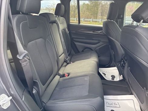 Used 2025 Jeep Grand Cherokee Laredo w/ Luxury Tech Group I image 18