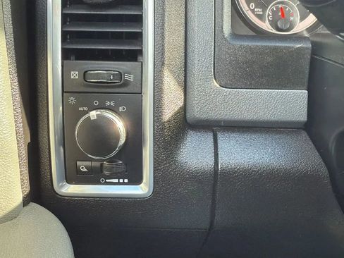 Used 2019 RAM 1500 Classic SLT AWD/4WD image 14
