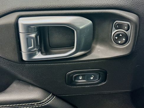 Used 2023 Jeep Wrangler Sahara w/ Cold Weather Group image 15