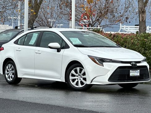 Used 2024 Toyota Corolla LE image 2