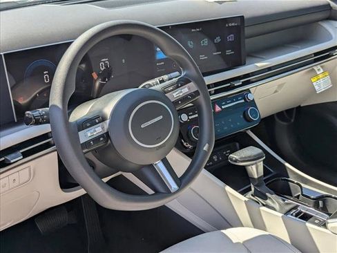 Certified 2025 Hyundai Tucson SEL image 3