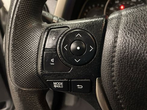 Used 2013 Toyota RAV4 XLE image 19