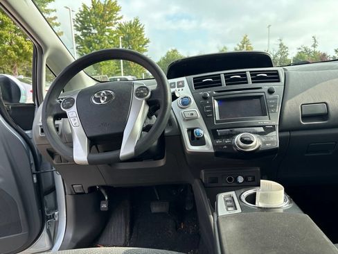 Used 2014 Toyota Prius V Three FWD image 19