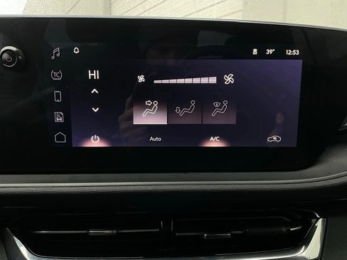 Used 2025 Buick Envista Sport Touring image 29