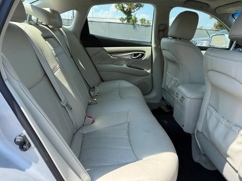 Used 2011 INFINITI M37 w/ Deluxe Touring Pkg RWD image 20