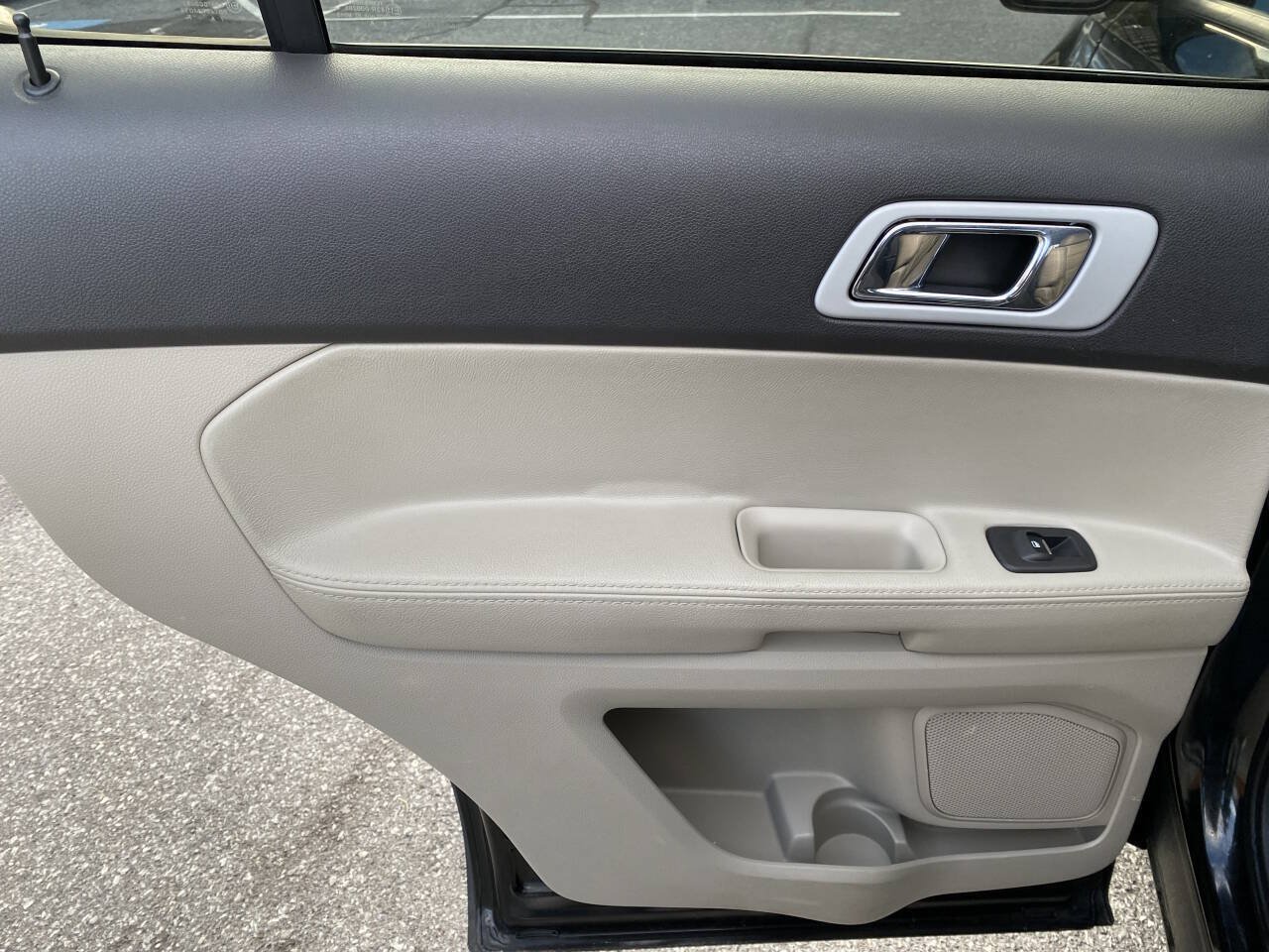 Used 2012 Ford Explorer XLT AWD/4WD image 13