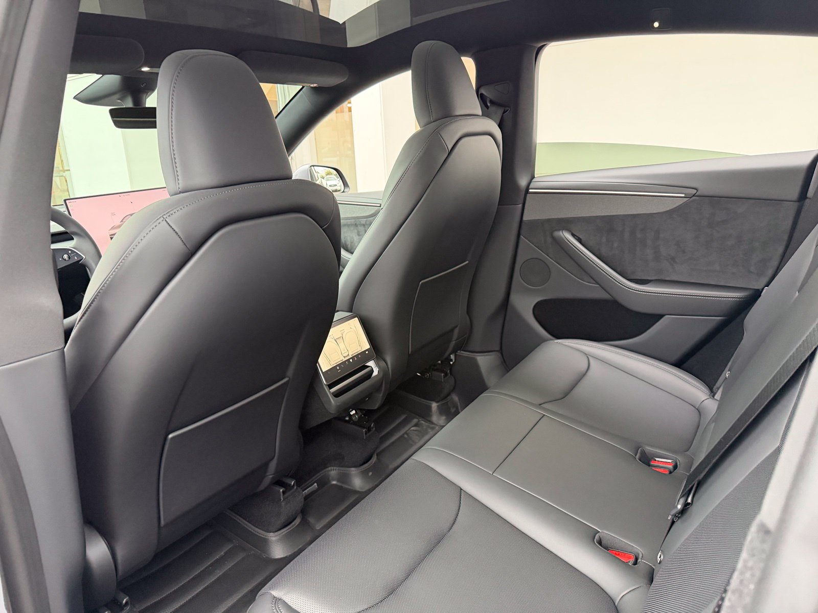 Used 2026 Tesla Model Y AWD image 16