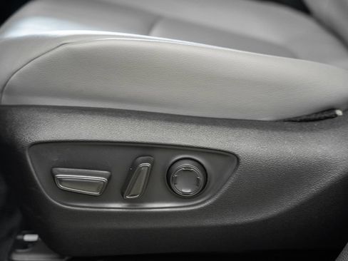 Used 2025 Toyota Sienna XLE FWD image 39