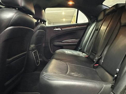 Used 2013 Chrysler 300 RWD image 18