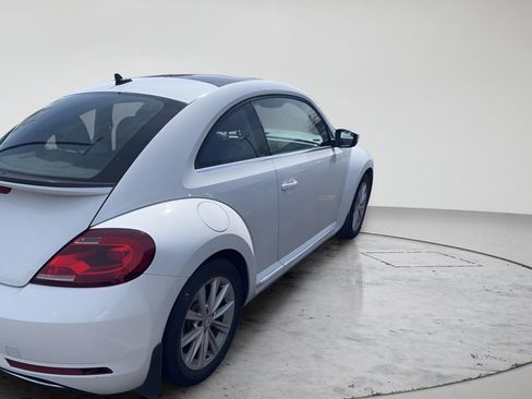 Used 2018 Volkswagen Beetle 2.0T SE FWD image 4