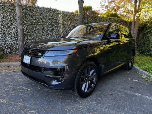 Used 2023 Land Rover Range Rover Sport SE image 1