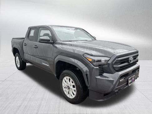 Used 2025 Toyota Tacoma SR5 image 3