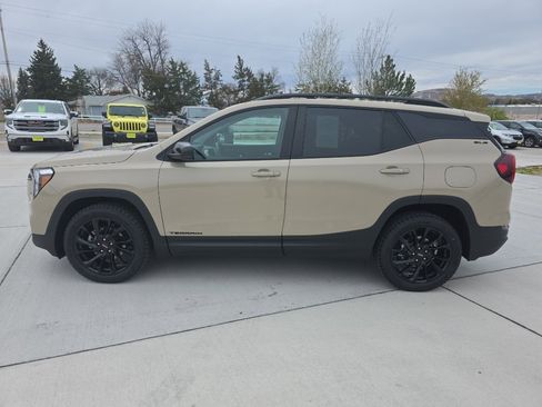 Used 2023 GMC Terrain SLE w/ Driver Convenience Package image 8