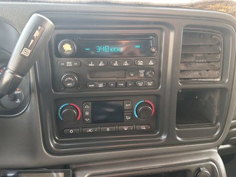 Used 2005 GMC Sierra 2500 SLE w/ Heavy-Duty Power Package AWD/4WD image 16