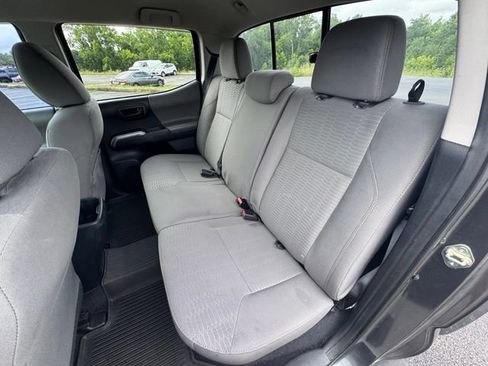 Used 2017 Toyota Tacoma SR5 w/ Tow Package AWD/4WD image 15
